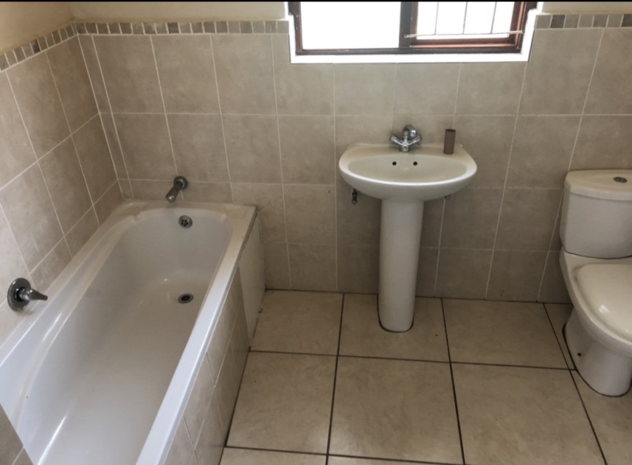 To Let 4 Bedroom Property for Rent in Kenilworth Western Cape